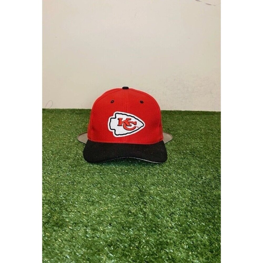 Vintage Kansas City Chiefs hat cap snap back black red football NFL Mens 90s
